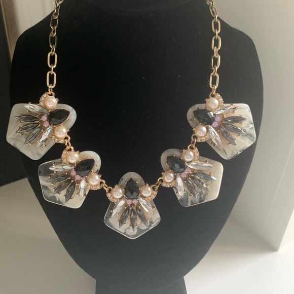 Stunning holiday Bib necklace ❤️ - Picture 3 of 3